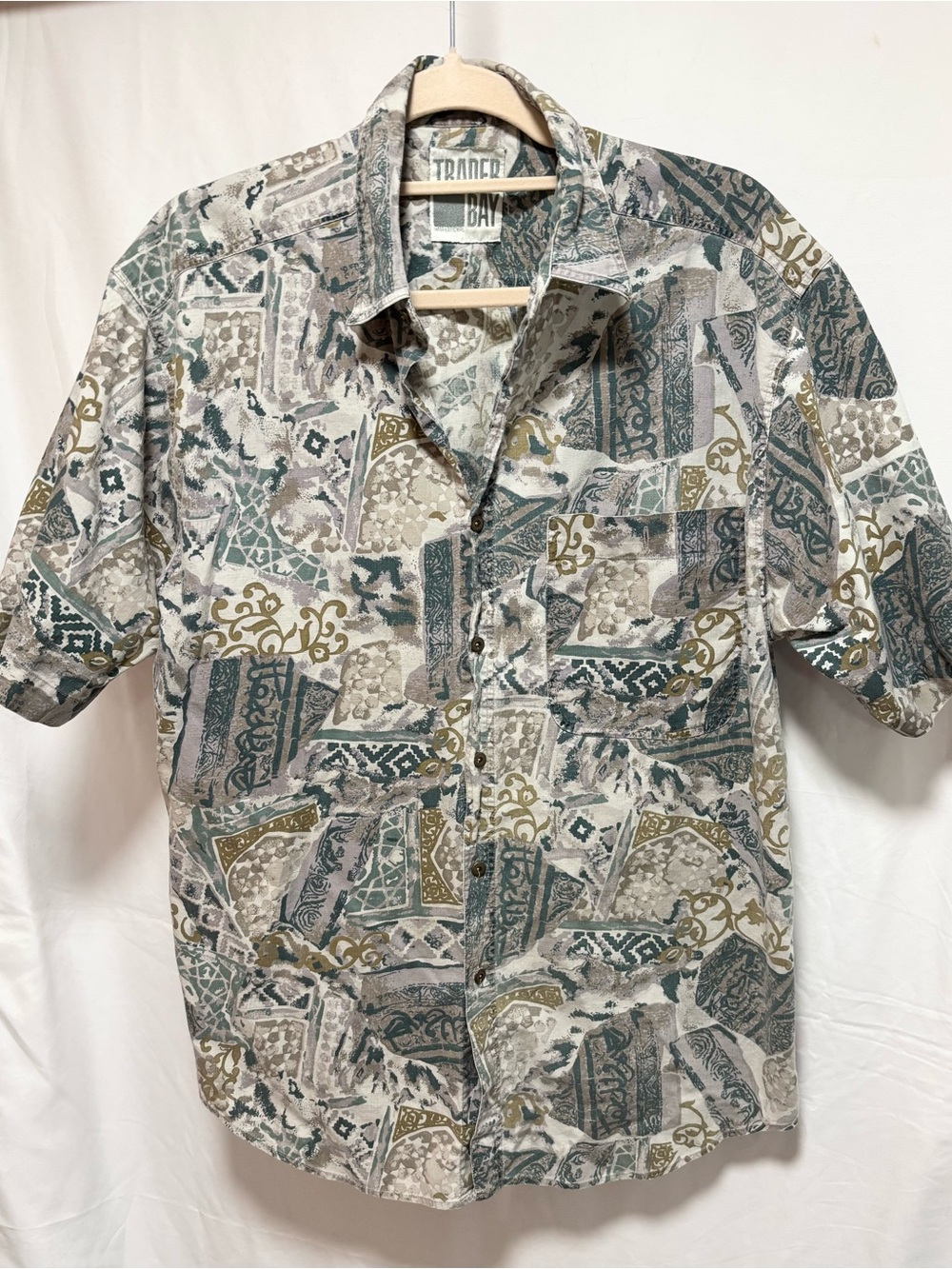 Trader Bay Short-Sleeve Button-Down Shirt in Green, Brown, Cream